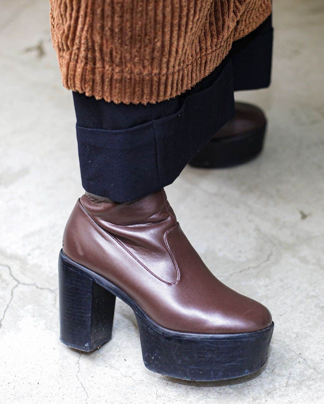 Fashionsnap.comさんのインスタグラム写真 - (Fashionsnap.comInstagram)「【#スナップ_fs】 Name 細田 彩花  Coat #EDITION Skirt #BEAMS Bag #TODS Shoes #MOUSSY  #fashionsnap #fashionsnap_women」1月31日 12時00分 - fashionsnapcom