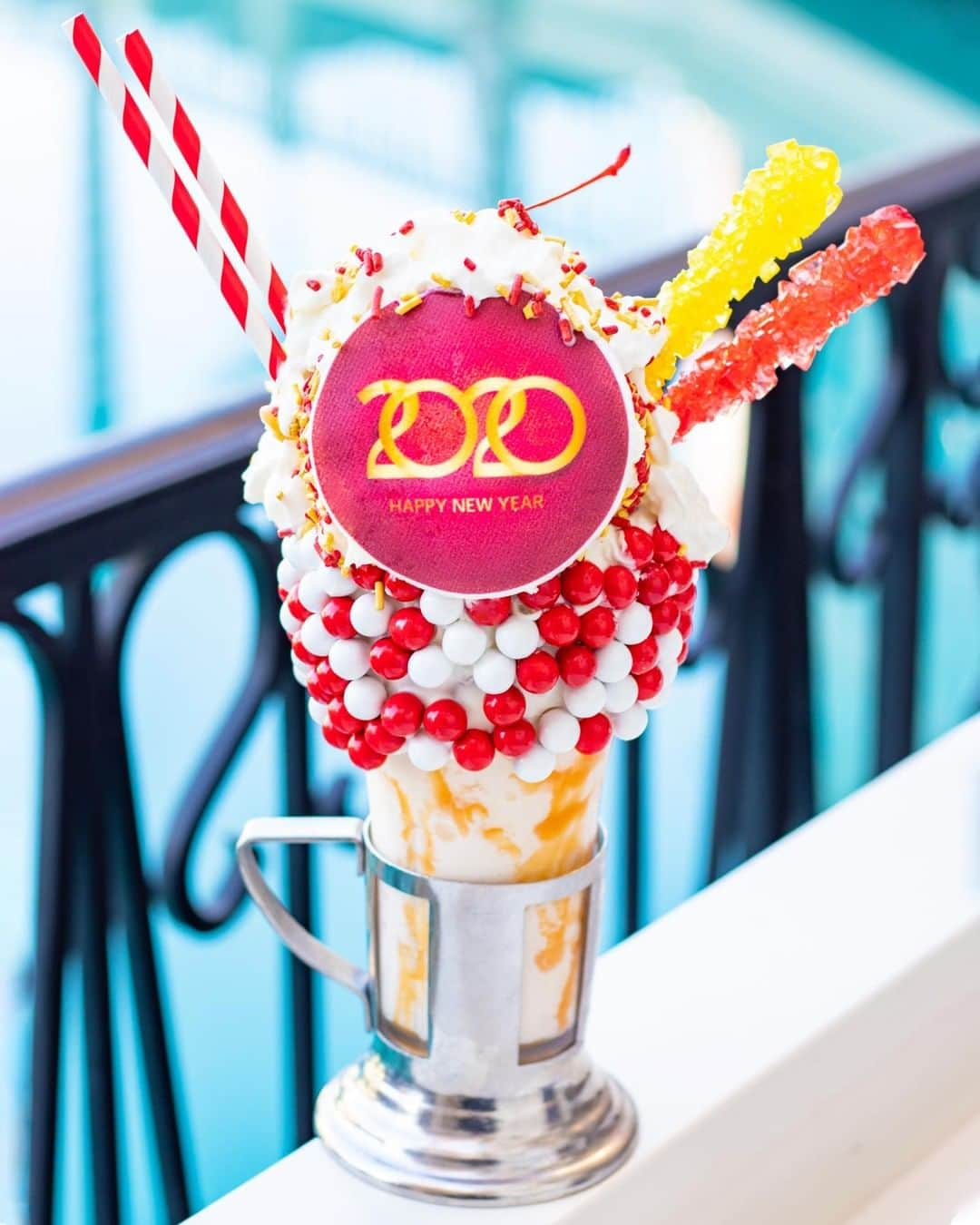 The Venetian Las Vegasさんのインスタグラム写真 - (The Venetian Las VegasInstagram)「The Lunar New Year celebrations continue at @BlackTapLV! Indulge in the Almond Cookie Shake now through February 8. #ChineseNewYear #LunarNewYear #CrazyShake #goodluck #goodfortune」1月31日 3時06分 - venetianvegas