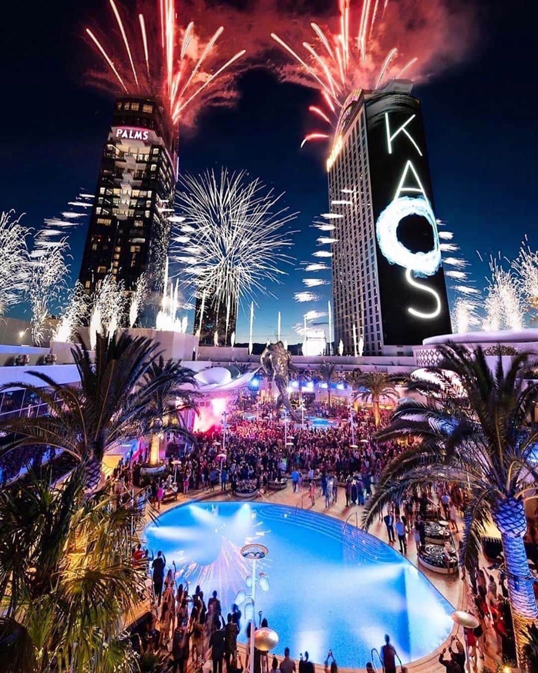 ファンクマスター・フレックスのインスタグラム：「Shhhhhh! Private Party this week! FunkFlex 3 hour open format set! Vegas baby! Palms Hotel! Club Kaos will be unreal that night! Secret amazing menu for the evening! No @americanexpress needed! Bar will be hella open! Marissa / Kelly / Traci ! I’m gonna have y’all dancing on tables! @litdigitaldjs x @djapluslasvegas」