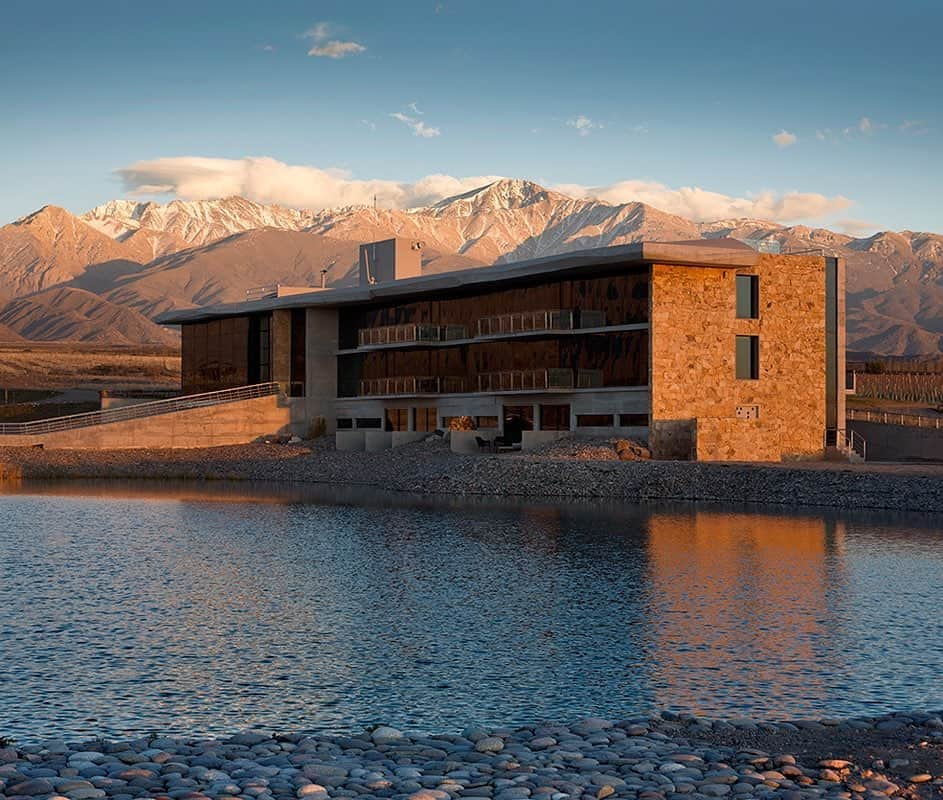 BEAUTIFUL HOTELSさんのインスタグラム写真 - (BEAUTIFUL HOTELSInstagram)「Oh how we'd love to be surrounded by acres of vineyards and nestled at the base of the Andes in Argentina! 😍🏔️🇦🇷 If you would love a wine-centric holiday definitely put this on your list! 🍇🍷 Tag a friend that would love to visit Argentina! (📍: Casa de Uco, Mendoza, Argentina @casadeuco)」1月31日 3時17分 - beautifulhotels