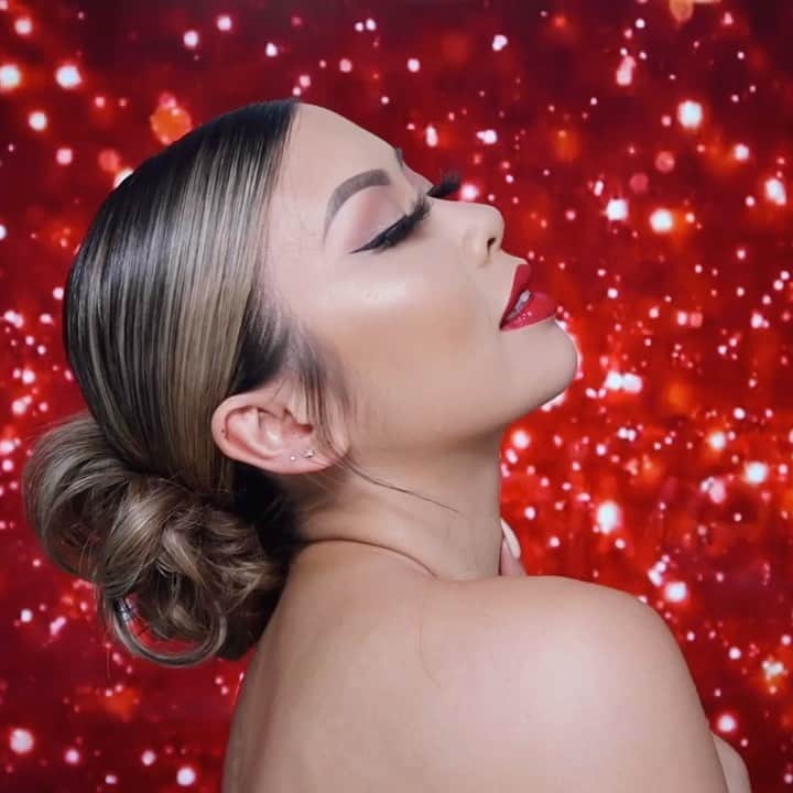 リアン Vのインスタグラム：「Crashing boys night like🔥😜 Song: ( Boys @lizzobeeating ) Foundation | @narsissist  Concealer | @tartecosmetics  Eyes | @hauslabs  Lashes | @hudabeauty  Brows | @anastasiabeverlyhills  Setting Powder | @marcjacobsbeauty  Bronzer | @maccosmetics  Highlight | @artistcouture  Lips | @fentybeauty  Setting Spray | @urbandecaycosmetics」