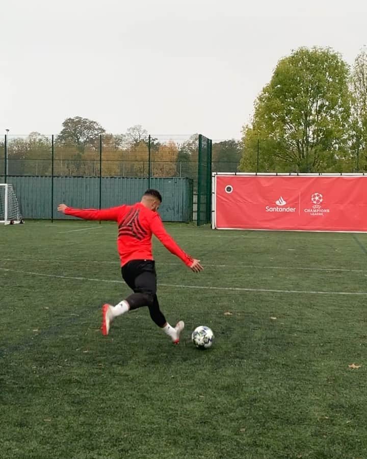 F2Freestylersのインスタグラム：「Make sure you watch until the end...🤯🎯 NEW VIDEO OUT NOW! 🔥 LINK IN BIO 🔗」