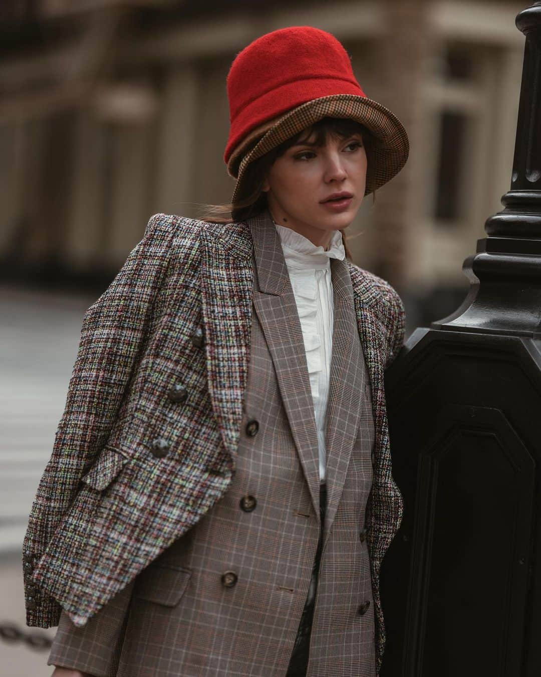 Bloomingdale'sさんのインスタグラム写真 - (Bloomingdale'sInstagram)「How many layers is too many? Asking for a friend...⁣ ⁣ 📷: @kat_in_nyc ⁣ .⁣ .⁣ .⁣ .⁣ .⁣ .⁣ .⁣ #Blazer #Plaid #HatLover #AccessoriesOfTheDay #InstaStyle #WinterStyle #WinterFashion #Style #Fashion #IGStyle #StyleGoals #Stylegram #StyleInspo #Bloomingdales」1月31日 3時49分 - bloomingdales