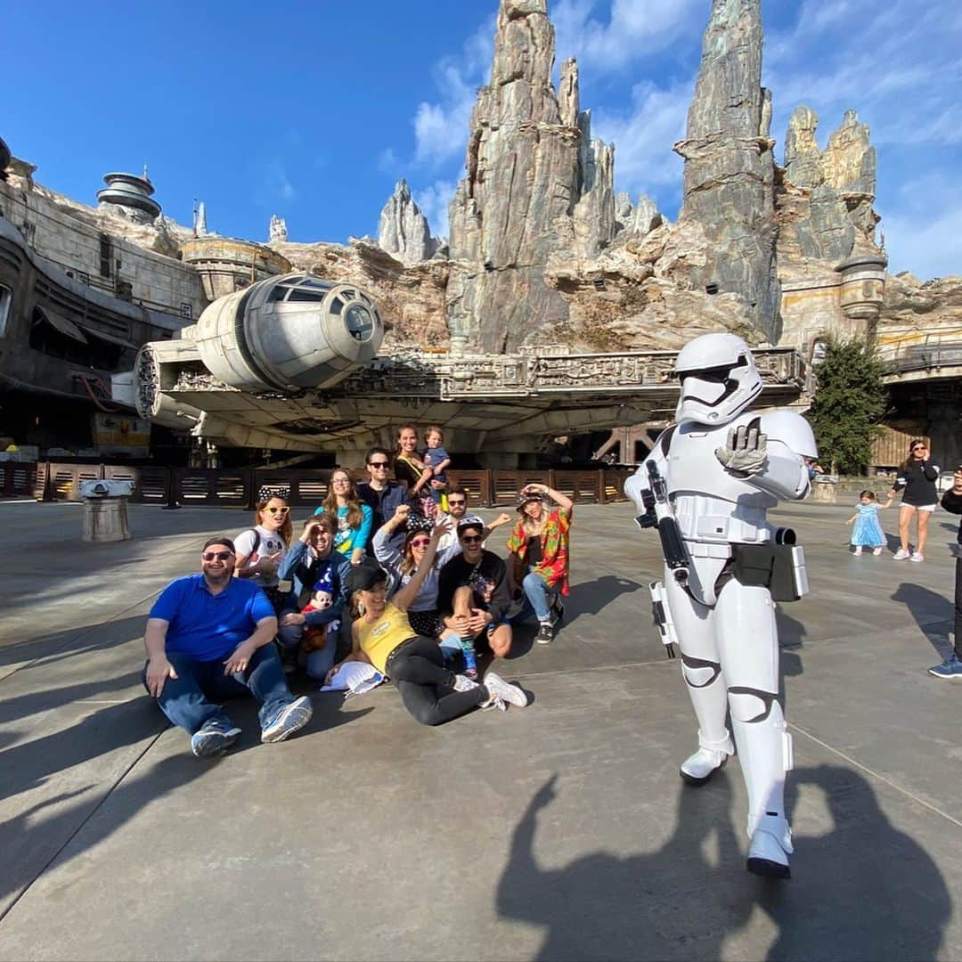 ジュリア・ボスさんのインスタグラム写真 - (ジュリア・ボスInstagram)「#Disneyland dreams do come true #riseoftheresistance #galaxysedge #club33 #disneymagic」1月31日 4時04分 - juliavoth