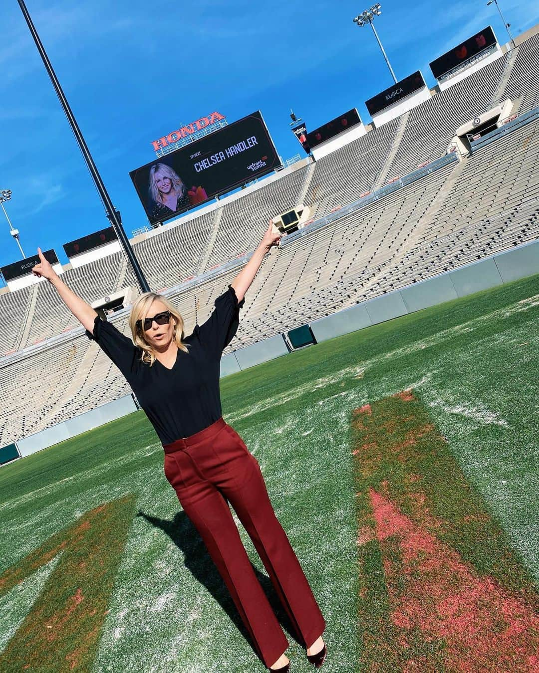 チェルシー・ハンドラーさんのインスタグラム写真 - (チェルシー・ハンドラーInstagram)「I finally got my name on a football field. #UpfrontSummit」1月31日 4時29分 - chelseahandler