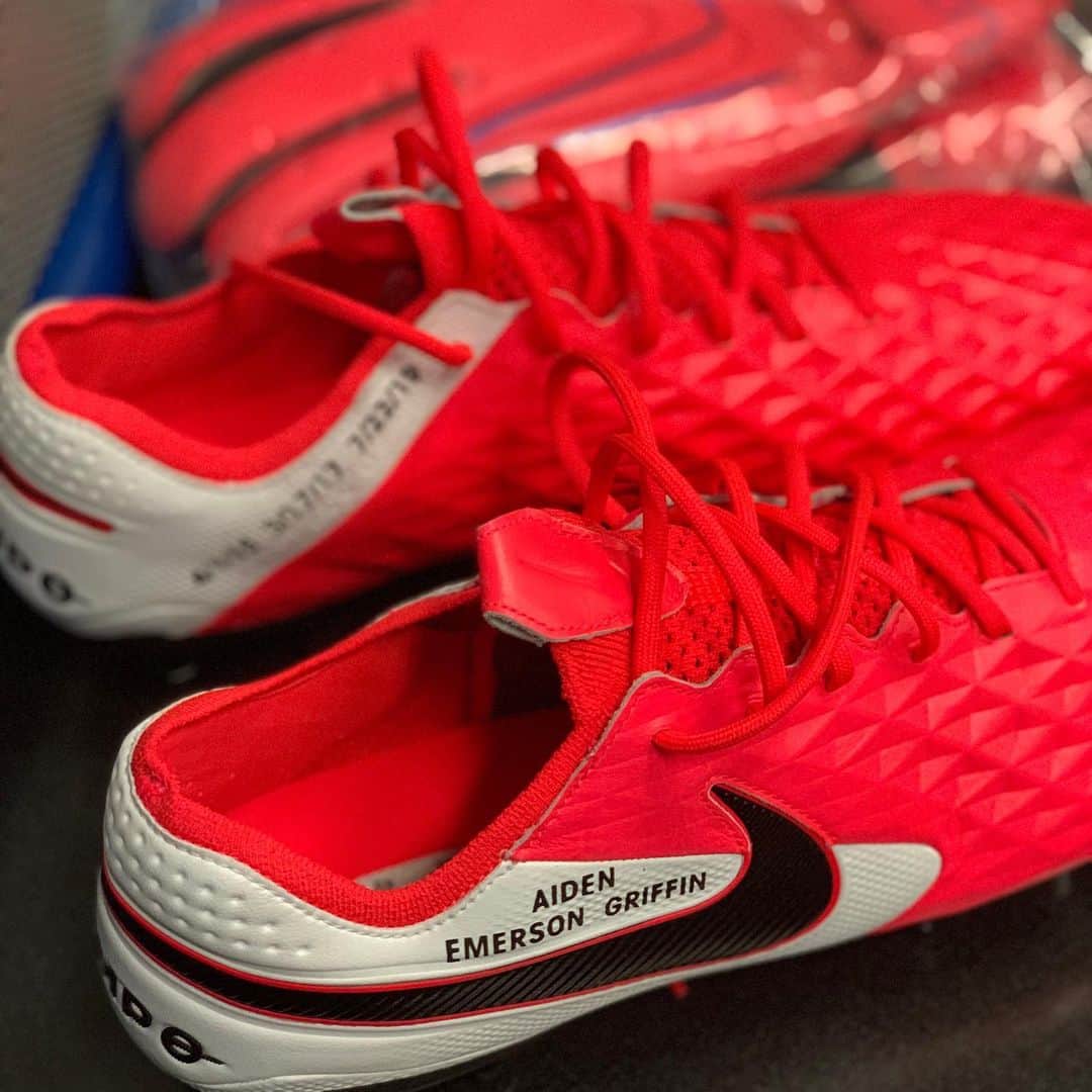 ブラッド・グザンのインスタグラム：「Thank you @Nike 🔥 😍💪」