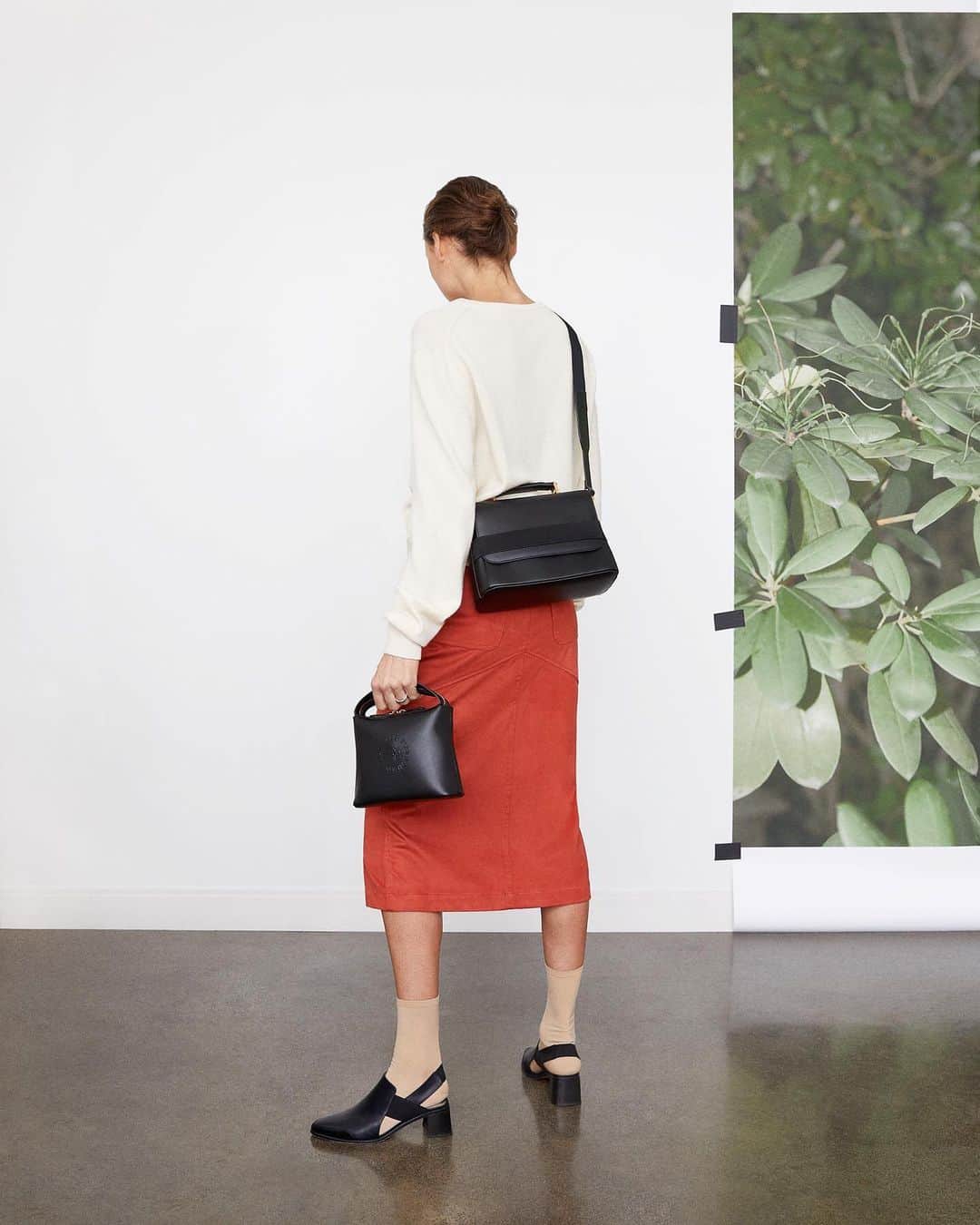 ウォントのインスタグラム：「Timeless & Purposeful Present: Our new Dyce features a two-in-one bag design that adapts to her evolving needs. Shop Dyce in our Valentine's Day edit for her—link in bio.  #wantlesessentiels #valentinesday #gifts #giftsforher」