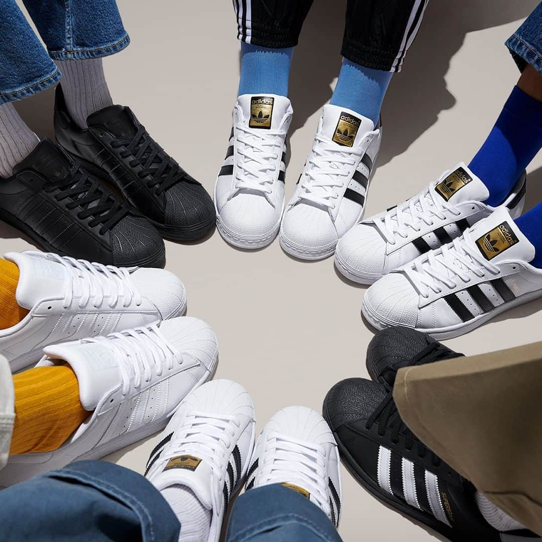 Foot Lockerさんのインスタグラム写真 - (Foot LockerInstagram)「A symbol that unites the team. Cop the #adidas Superstar at Foot Locker. Available Online & In-Store #changeisateamsport」1月31日 5時26分 - footlocker