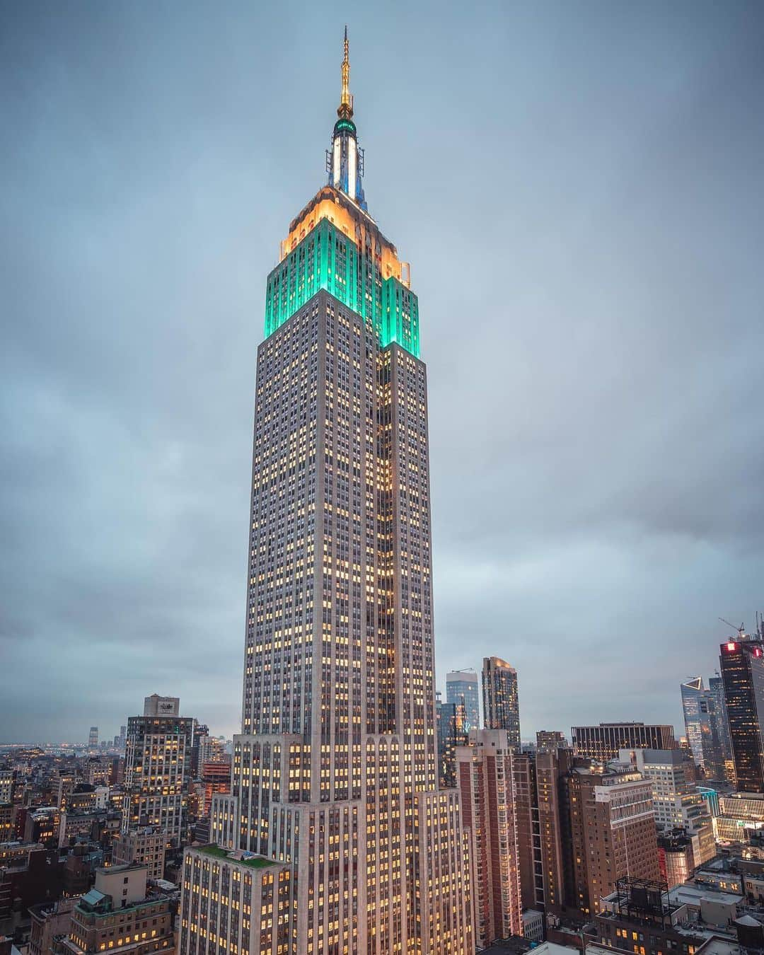 Empire State Buildingさんのインスタグラム写真 - (Empire State BuildingInstagram)「The moment you’ve been waiting for. ✨ ⠀⠀⠀⠀⠀⠀⠀⠀⠀ 📷: @sp.photos_ #EmpireStateBuilding」1月31日 5時30分 - empirestatebldg