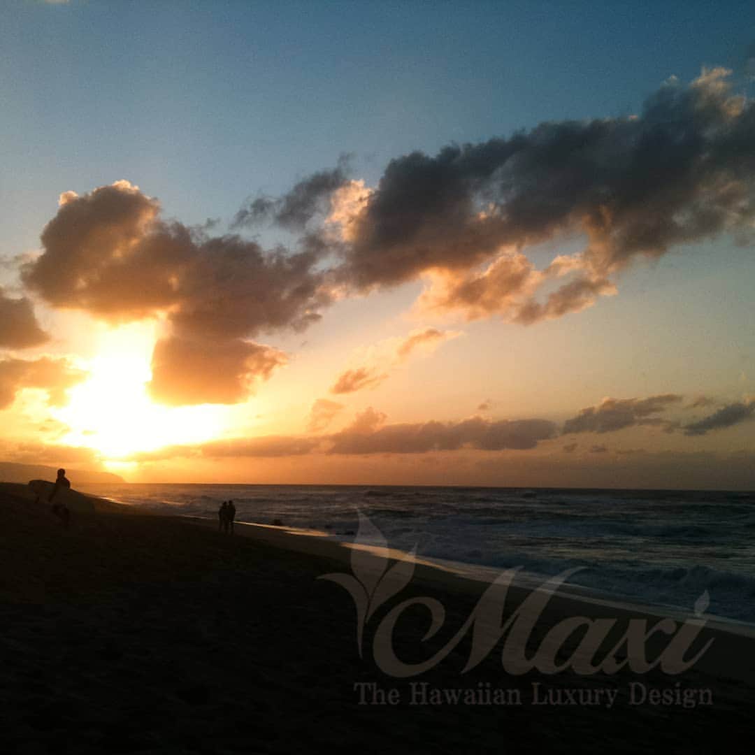 のインスタグラム：「Happy Aloha Friday. Enjoy your day🤙 #maxi #maxihawaiianjewelry #hawaiianjewelry #hawaiianheirloom #hawaii #hawaiian #aloha #マキシ #マキシハワイアンジュエリー #ハワイアンジュエリー #ハワイ #ハワイアン #アロハ」