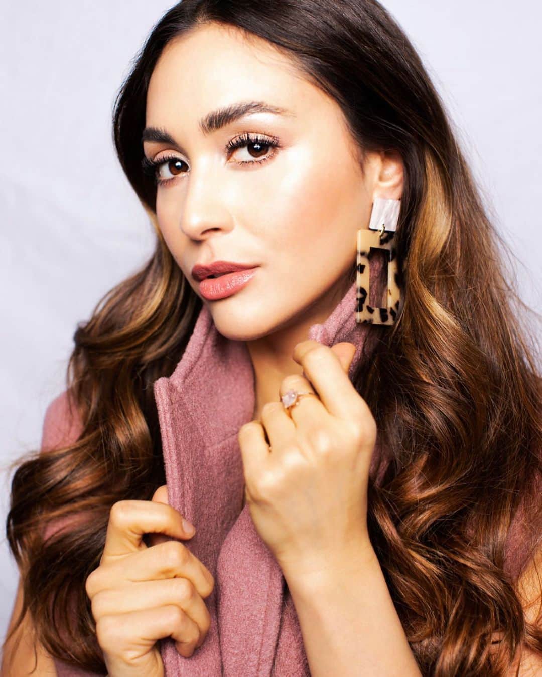 リンジー・モーガンのインスタグラム：「My sweet-sweet @farrahaviva shot me in the face for the launch of @n_magazine_ ✨💋 . . . Check out the feature 💞 @studioaviva」