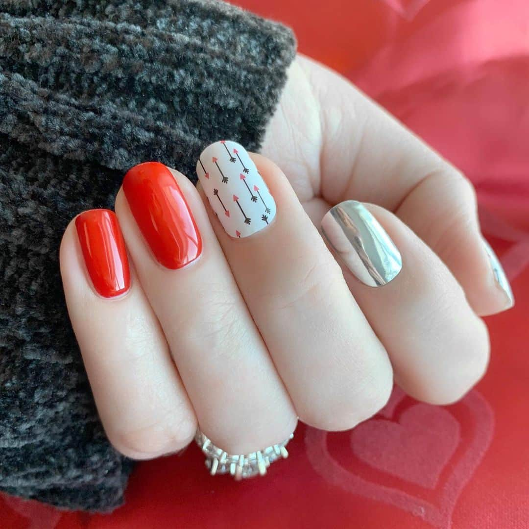 Jamberryのインスタグラム：「We’re swiping right on this amazing Valentine’s Day mani from @jamwithtina featuring THREE of our different Jamberry product lines: Vibe One-Step Gel, Nail Wraps, and Gel Strips! Can we all say goals?? || Featured: #morrocanredjn #stupidcupidjn #magicmirrorjn . . . #jamberry #jamberrynails #nails #valentinesnails」