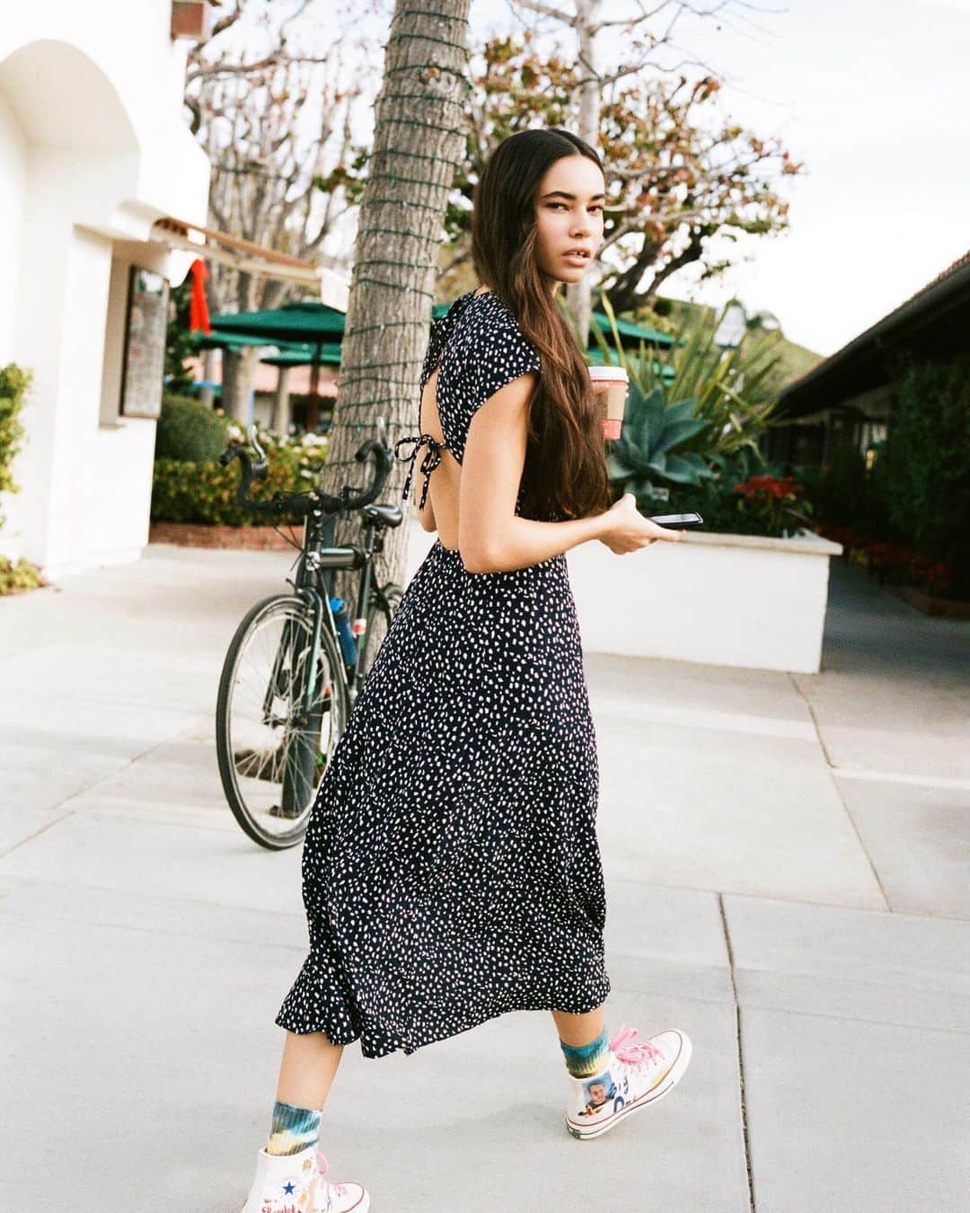 Urban Outfittersさんのインスタグラム写真 - (Urban OutfittersInstagram)「The Lindsey Dress: extra photogenic for all those candid-on-purpose moments. Link in bio to shop! #UOonYou」1月31日 7時07分 - urbanoutfitters