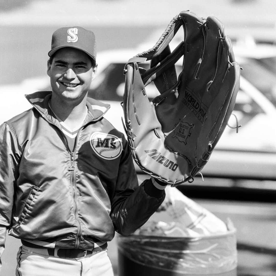 シアトル・マリナーズさんのインスタグラム写真 - (シアトル・マリナーズInstagram)「A little bit of old school cool at #MarinersST. #TBT」1月31日 7時11分 - mariners