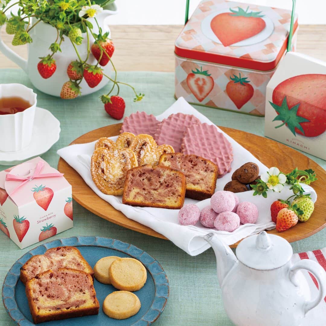 KIHACHI公式Instagramさんのインスタグラム写真 - (KIHACHI公式InstagramInstagram)「おおきな苺を描いた可愛い缶に入った「ショコラアソート」、お家型のパッケージに入った新作の「ケークミルキーフレーズ」、ほろっとした食感の「ポルボロンいちご」が登場します。可愛いものが大好きなお友達へのプレゼントにもぴったりです。  パティスリー キハチ各店舗（一部店舗をのぞく）とキハチオンラインショップで販売しています。  詳細はプロフィールのリンク( @kihachi_official )からニュースページをご覧ください。 店舗によって取扱い商品が異なります。また、一部取扱いのない店舗がございます。詳しくは各店舗にお問い合わせください。 . . #キハチ #パティスリーキハチ #KIHACHI #patisseriekihachi  #ルビーチョコレート#いちごスイーツ #チョコレート #バレンタインスイーツ #バレンタインギフト #chocolate #Valentine」1月31日 7時29分 - kihachi_official
