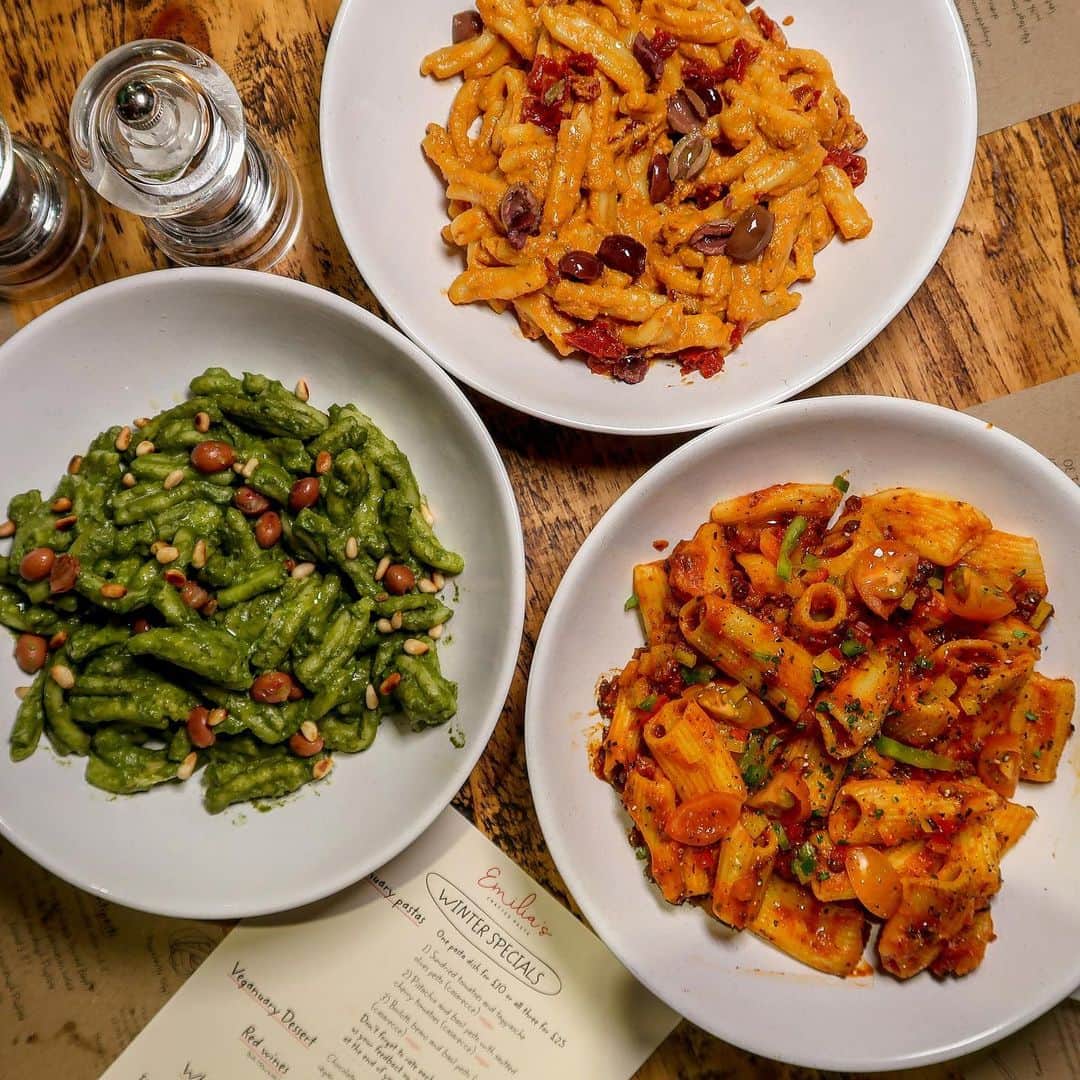 Eat With Steph & Coさんのインスタグラム写真 - (Eat With Steph & CoInstagram)「Vegan pastas at its best! @emiliaspasta coming in strong with some #meatfree #vegan pasta bowls, and I. Am. Loving it. 💯  Whether that’s pistachio and basil pesto, borlotti beans and basil pesto, or sundried tomato with olives pesto, I don’t think you’ll feel unsatisfied without meat in these babies. Give them a try, definitely recommended 👌🏼📸@vernahungrybanana #pasta #veganfood #pistachio #basil #pesto #carblover #pastalover #italianfood #sogood #veganuary #january2020 #timeoutlondon #recommended」1月31日 7時43分 - eatwithsteph_ldn