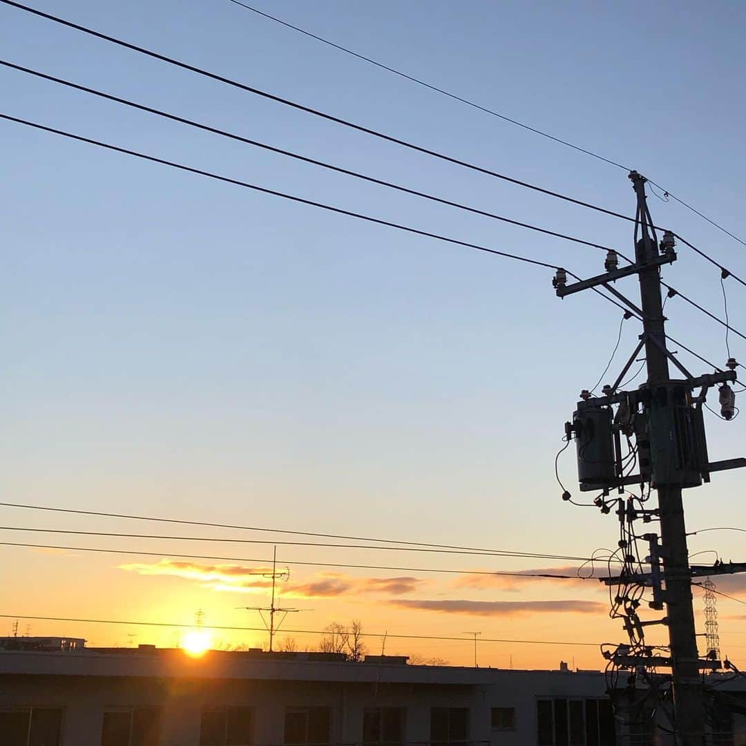 のインスタグラム：「おはよう😃  #朝日  #おはよう  #今日も頑張ろう」