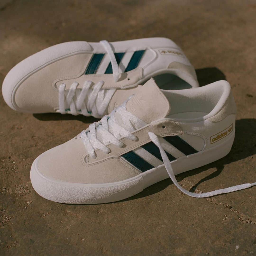 The Berricsさんのインスタグラム写真 - (The BerricsInstagram)「@AdidasSkateboarding 'Matchbreak Super' is now available! 🛒 Hit the link in our bio to shop Adidas Skateboarding’a latest vulc, the Matchbreak Super 👟 This shoe is inspired by archival classics, and its silhouette debuts as a new standard for premium vulcanized skate shoes from the brand. The exterior features a high foxing tape that provides a low profile stance and protection against wear-and-tear, along with a deeper foot placement that offers the ultimate connection to the skateboard. Available in two colorways, Crystal White S16 / Collegiate Navy / FTWR White and Core Black / FTWR White / Gold MET, the Matchbreak Super is available now in local skate shops and online! 🔗LINK IN BIO🔗」1月31日 8時25分 - berrics