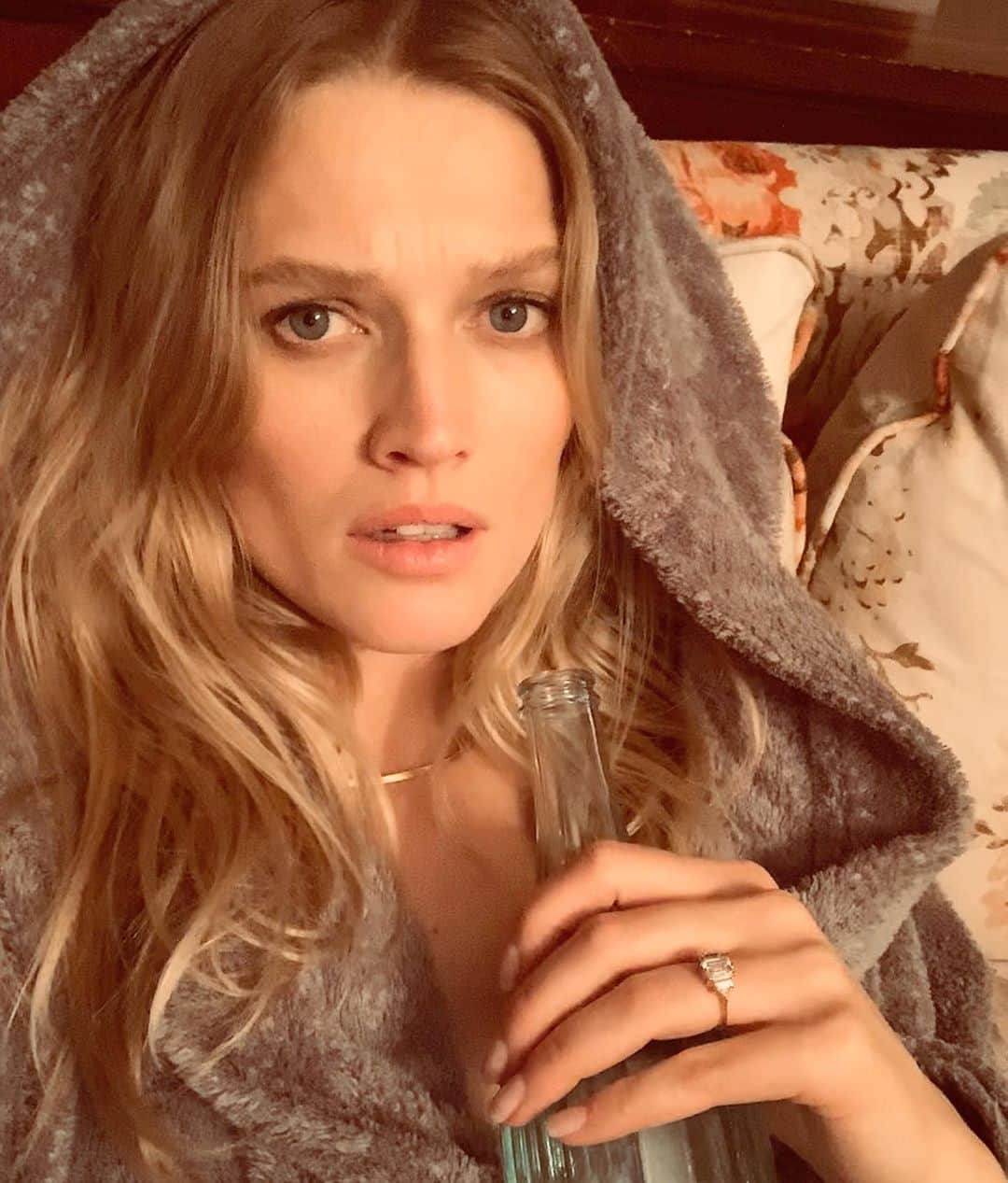 トニ・ガーンさんのインスタグラム写真 - (トニ・ガーンInstagram)「Mood #watchedtoomuchcnn 😷」1月31日 8時32分 - tonigarrn