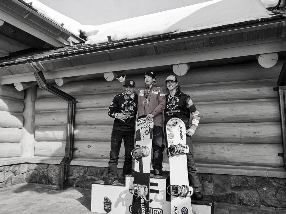 岡本圭司さんのインスタグラム写真 - (岡本圭司Instagram)「I got 1st place!!! Im so storked and had good races with boys! 北米選手権2戦目優勝しました。 本当に周りの皆のお陰です。 これではずみをつけてトップの選手に混ざれるように頑張ります。 チーム、スポンサー、家族、仲間、応援してくれる皆、本当にありがとうございました。 真ん中は気持ちがいい💪  #parasnowboard  #japanparasnowboardteam  #パラスノーボードチーム  #snowboardcross  #スノーボードクロス #werideforever」1月31日 8時32分 - hywod_kj