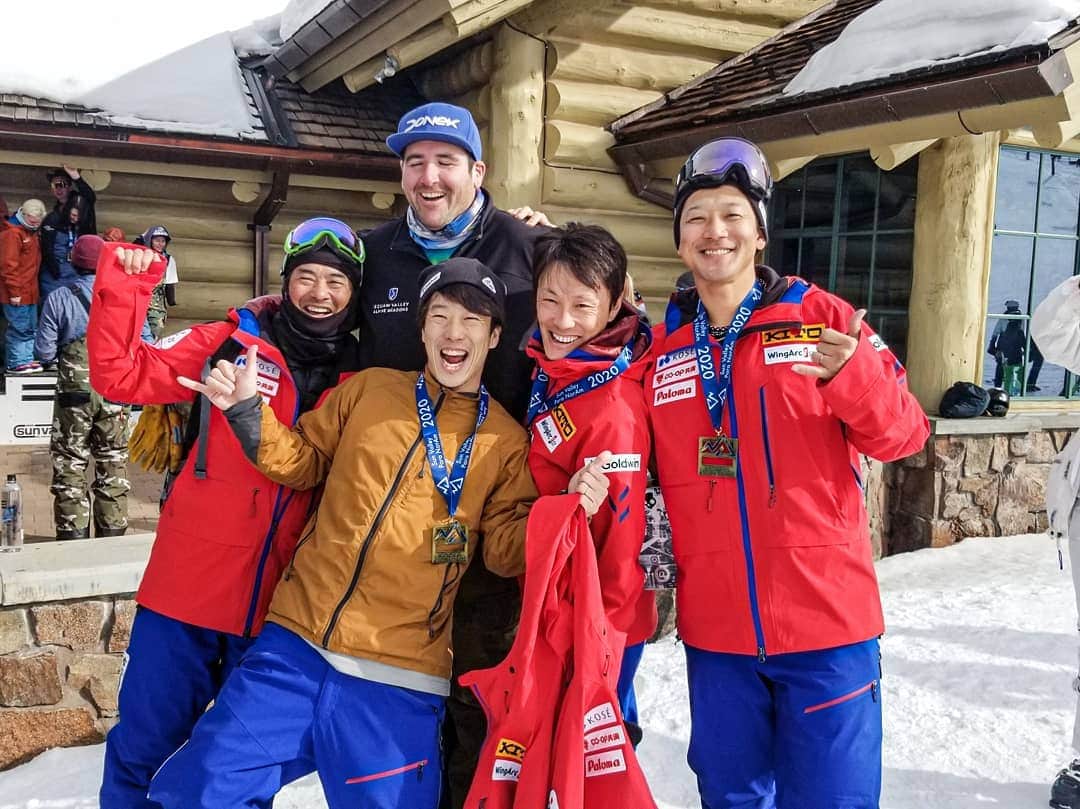 岡本圭司さんのインスタグラム写真 - (岡本圭司Instagram)「I got 1st place!!! Im so storked and had good races with boys! 北米選手権2戦目優勝しました。 本当に周りの皆のお陰です。 これではずみをつけてトップの選手に混ざれるように頑張ります。 チーム、スポンサー、家族、仲間、応援してくれる皆、本当にありがとうございました。 真ん中は気持ちがいい💪  #parasnowboard  #japanparasnowboardteam  #パラスノーボードチーム  #snowboardcross  #スノーボードクロス #werideforever」1月31日 8時32分 - hywod_kj