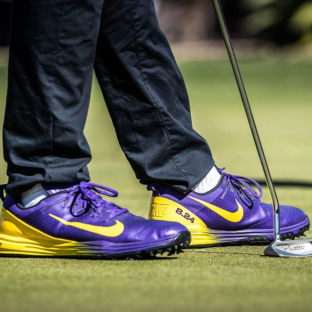 PGA TOURさんのインスタグラム写真 - (PGA TOURInstagram)「@tonyfinaugolf joins those remembering Kobe Bryant @wmphoenixopen. 💛💜」1月31日 8時52分 - pgatour