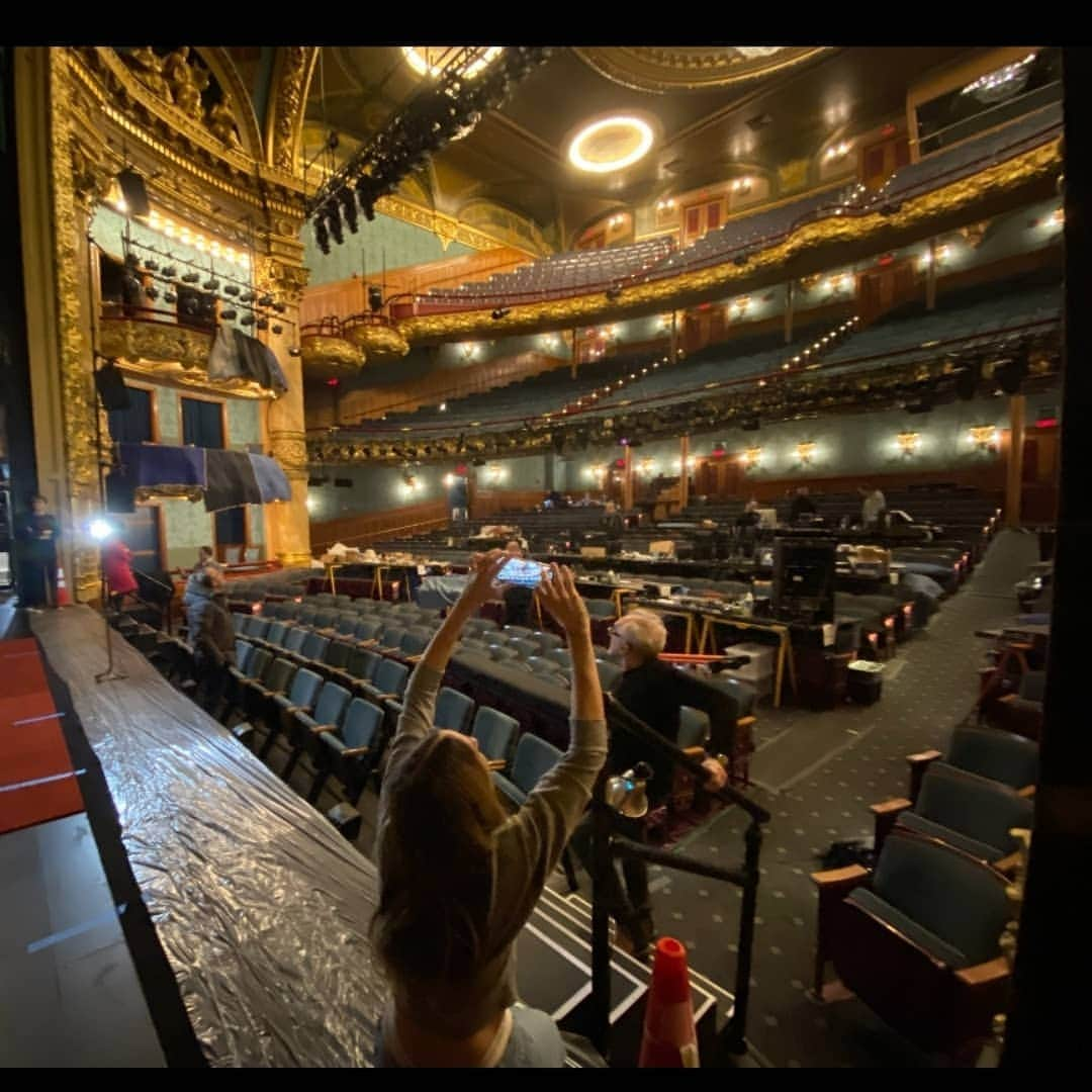 サラ・ジェシカ・パーカーさんのインスタグラム写真 - (サラ・ジェシカ・パーカーInstagram)「#checkingin to Suite 719 Oh this beautiful theatre @emersoncolonial  We couldn't be more besotted. Deep in tech on @plazasuitebway and there is nowhere else I'd rather be. X,SJ」1月31日 8時55分 - sarahjessicaparker