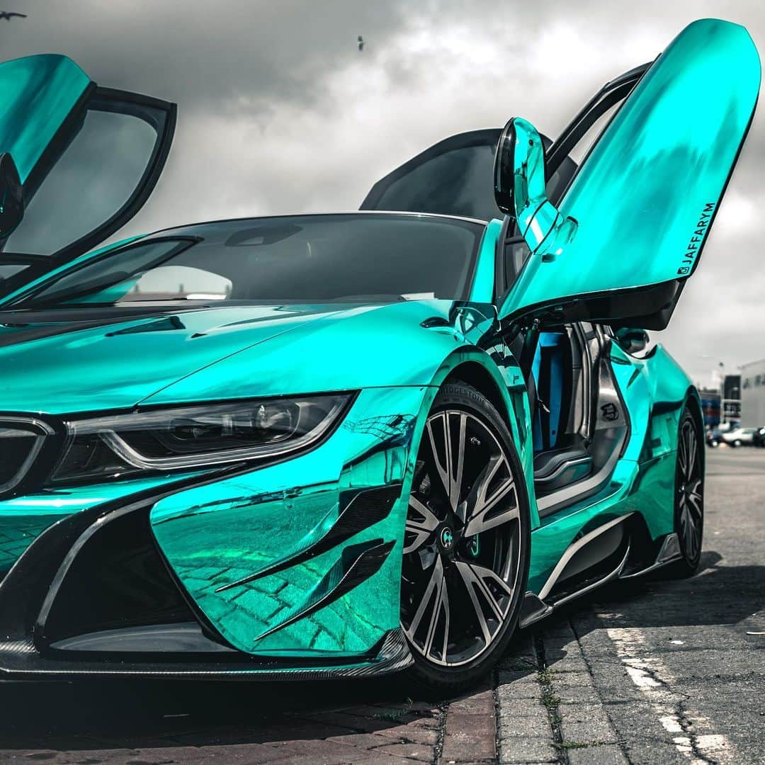 CARLiFESTYLEさんのインスタグラム写真 - (CARLiFESTYLEInstagram)「@jaffarym’s BMW i8 in Turquoise Super Chrome. Thoughts? #BMWi8 #SuperChrome」1月31日 9時06分 - carlifestyle