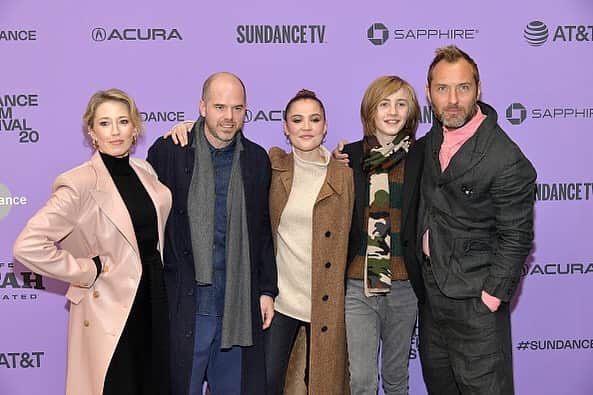 キャリー・クーンのインスタグラム：「My film family. #TheNest #Sundace (Photo credit: Nielson Barnard)」