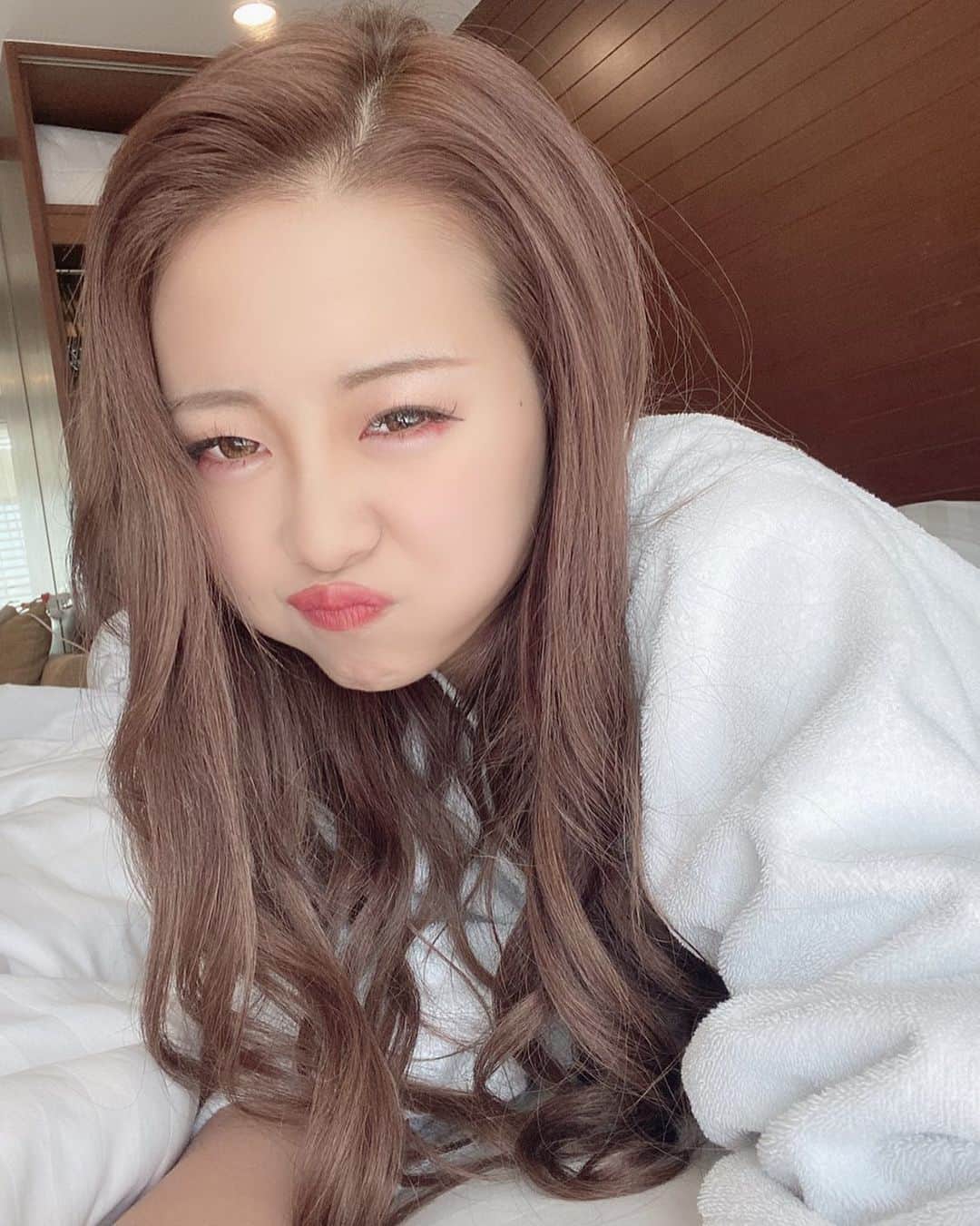 加藤ゆりなさんのインスタグラム写真 - (加藤ゆりなInstagram)「gm☀️ いろんなとこ行きすぎて足がめっちゃ痛い😂 今日もたくさんいろんなところ行く🥺 とりあえず眠み🥱😴」1月31日 10時24分 - _yuringo_