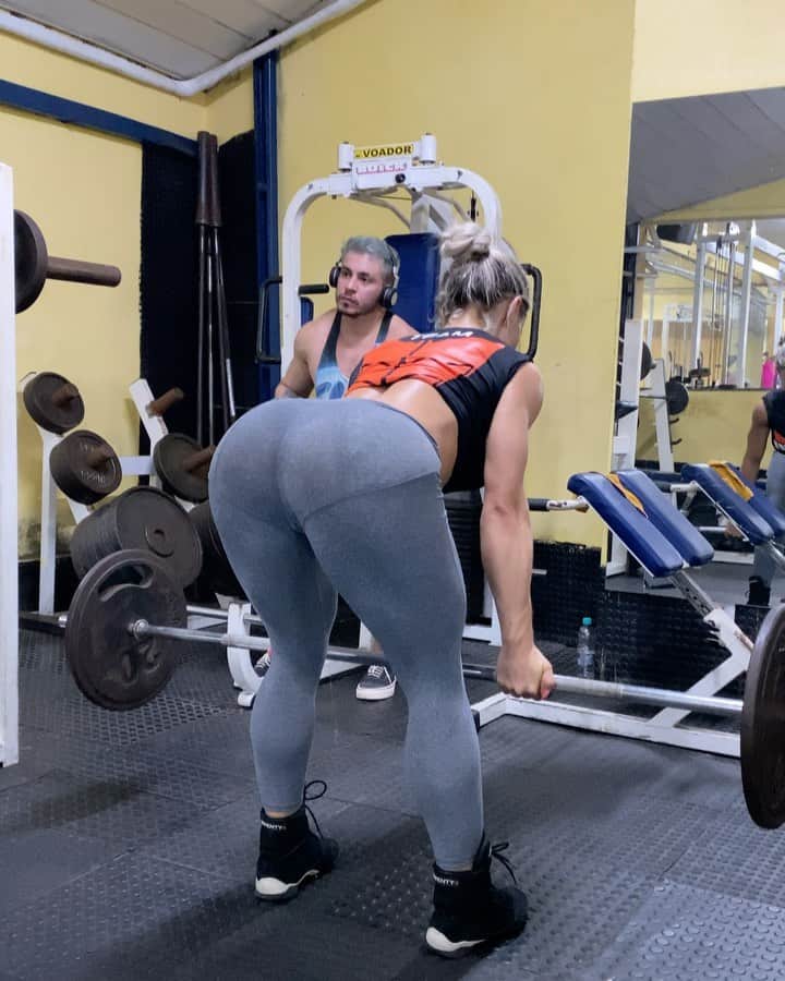 のインスタグラム：「SEGUE O PLANO SEM MEDO DE ERRAR!!! Atleta @newmillenoficial  Treinadora @teamcarolvaz」