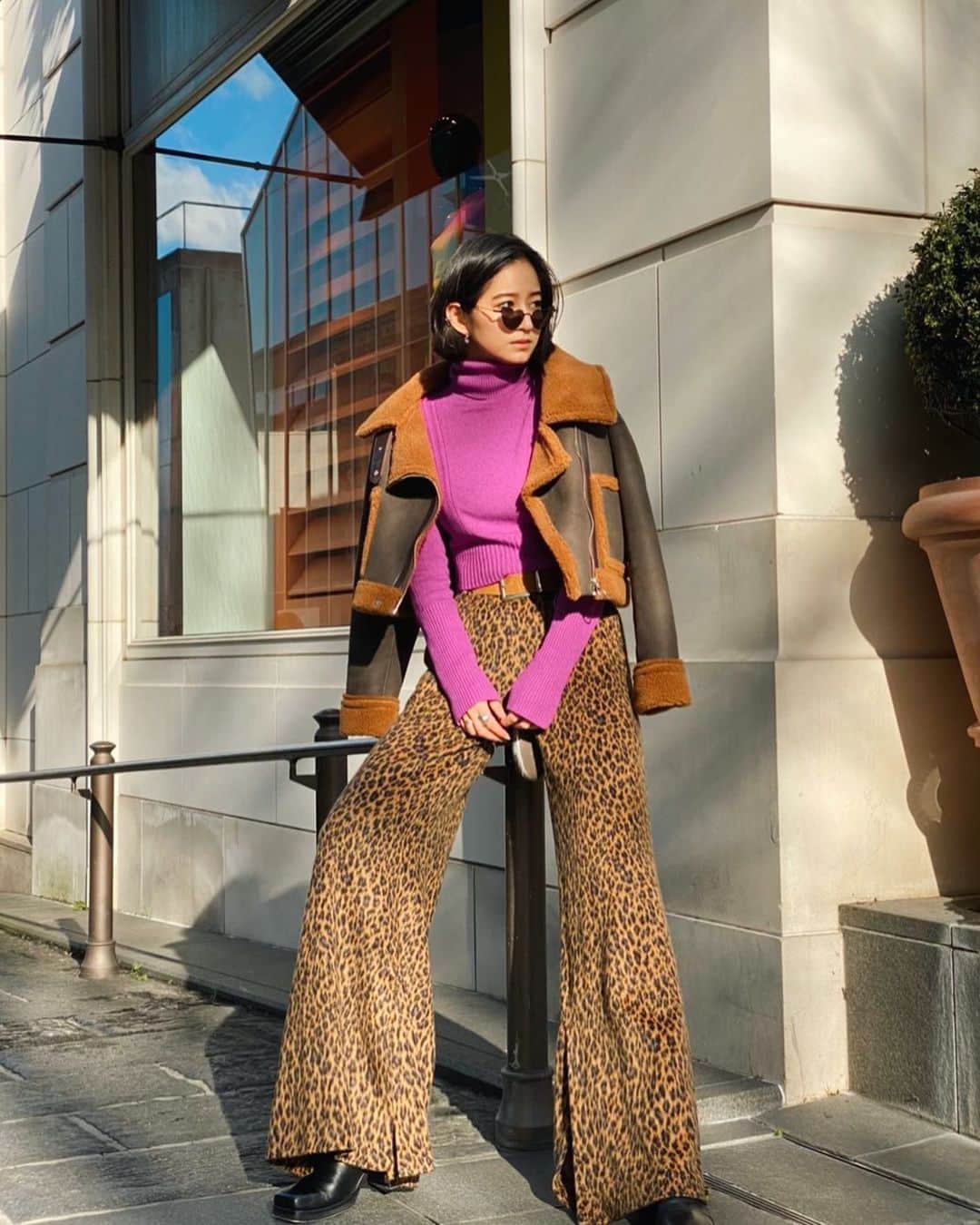 入夏さんのインスタグラム写真 - (入夏Instagram)「ブラウン気分の私服❤️ 茶系でまとめる時はどうしても差し色入れたくなる。  ブランドはタグしたよ〜！ #irukastyle #outfit」1月31日 10時31分 - iruka__offi