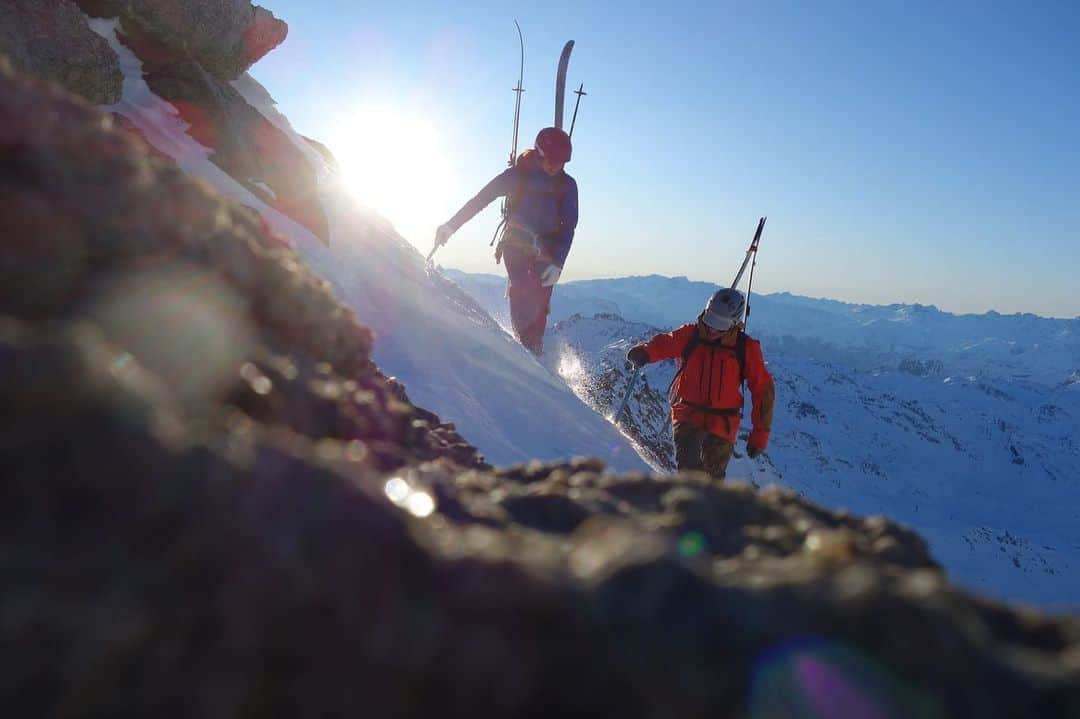 ニナ・カプレツさんのインスタグラム写真 - (ニナ・カプレツInstagram)「Life in the alps from its finest 👌👌👌 Thanks @victordelerue and @jeremy_bernard_photography for showing me your playground  #valthorens 📸 @jeremy_bernard_photography  @scarpaspa @arcteryx @petzl_official @julbo_eyewear」1月7日 18時10分 - ninacaprez