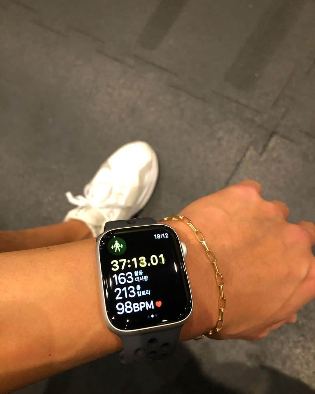 グァンス さんのインスタグラム写真 - (グァンス Instagram)「#AppleWatch #Nike #Debut」1月7日 18時13分 - kwangsamak