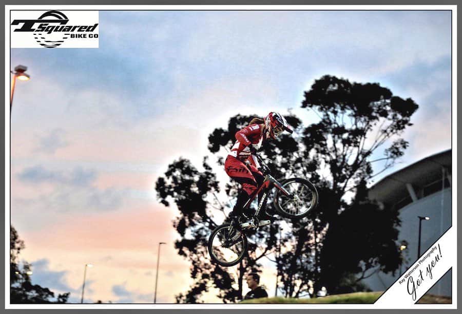 丹野夏波のインスタグラム：「Shots from last night at Sleeman! It’s been a while since I rode on a supercross track and it feels so good🔥 . 📸: #raywattersonphotography  #irctire #wiawis #oakley #kabuto #kmcchain #aminovital #faith #bmxshopcave #wakos #agressivedesign #hakuhogirlsschool @analyticbmx」