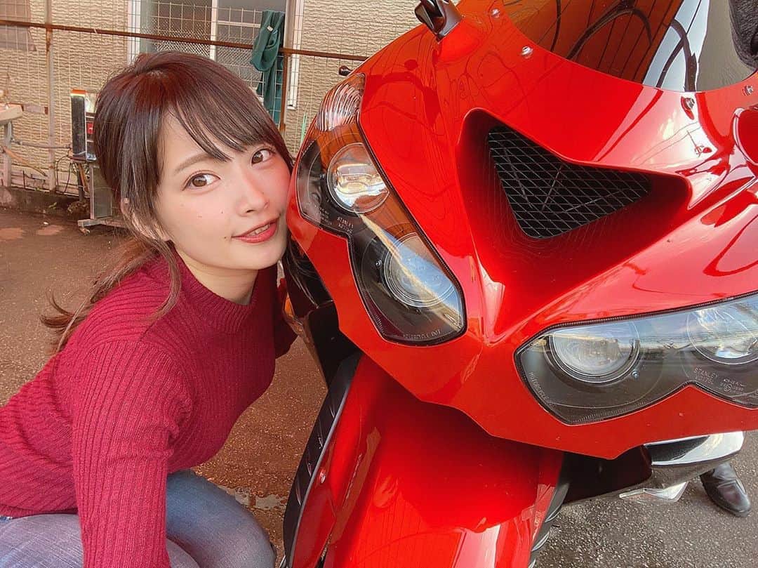 AMIのインスタグラム：「・ ・ 14ｒ洗車しました〜💖 綺麗になりました‧⁺◟( ᵒ̴̶̷̥́ ·̫ ᵒ̴̶̷̣̥̀ ) ・ ・  写真撮ってみてびっくり・・・ フロント大きすぎる🤣 ・ ・ ピカピカになった14ｒを見て、ニヤニヤが止まらない🥰🥰 ・ ・ ・ #バイク女子 #ライダー女子 #バイク #単車 #バイクのある生活 #バイクのある風景 #バイク好きな人と繋がりたい #ツーリング #ツーリング仲間募集中 #bike #motorcycle  #japan  #오토바이  #바이크 #沖縄 #okinawa #ninja #ninja400 #zx14r #kawasaki」