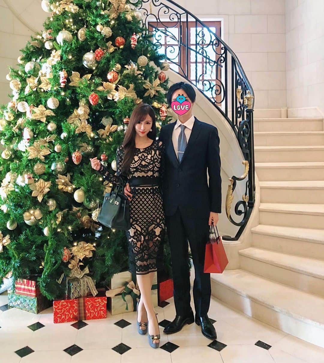 関有美子のインスタグラム：「✨✨✨✨ . . 今更、、、笑 クリスマスには主人と ガストロノミージョエルロブションへ🥰 . . 久しぶりでしたが 相変わらず美味しくて 楽しい時間を過ごせました💕 . . #ガストロノミージョエルロブション #恵比寿#クリスマス」