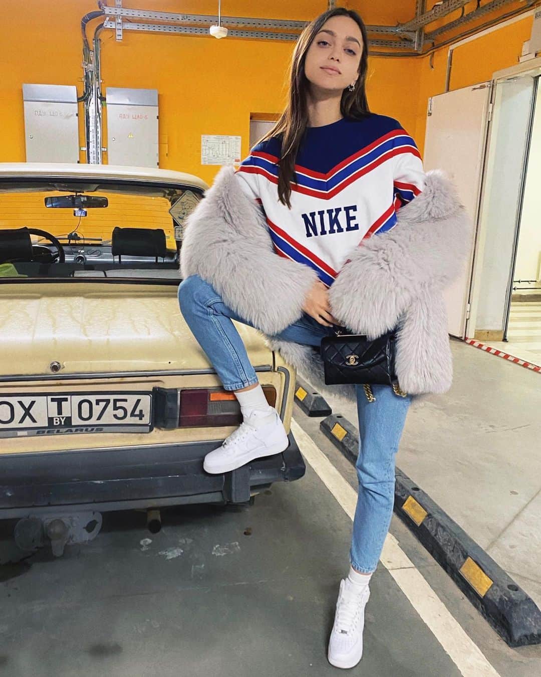Zhenya Katavaのインスタグラム：「🤍 девчонка с вашего двора .」