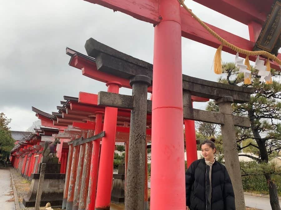 久住小春さんのインスタグラム写真 - (久住小春Instagram)「⛩⛩初詣の時の 鳥居がずらっーと😳 映える神社⛩ #こはるの初詣 #青山御幣稲荷神社」1月7日 18時59分 - koharu_kusumi.official