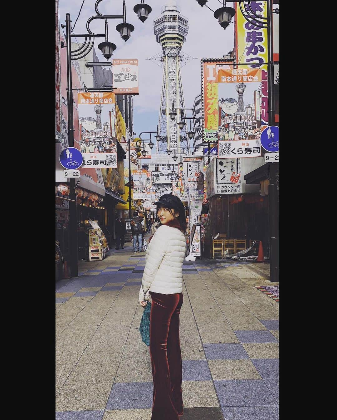 水川スミレさんのインスタグラム写真 - (水川スミレInstagram)「Osaka! It tastes like my childhood.  I love exploring new spots in old areas I’ve known forever.  The local food is as delicious as ever. 🤤  大阪はうちのホームで 本当に大好きな場所 久々に大阪の ローカルフードもいっぱい行って 最高に満足 やっぱり大阪は最高だね 人もグルメもコスパも大好きです #大阪グルメ #大阪 #osaka #串カツ #八重勝 #近江屋本店 #instafood」1月7日 10時44分 - mizukawasumire