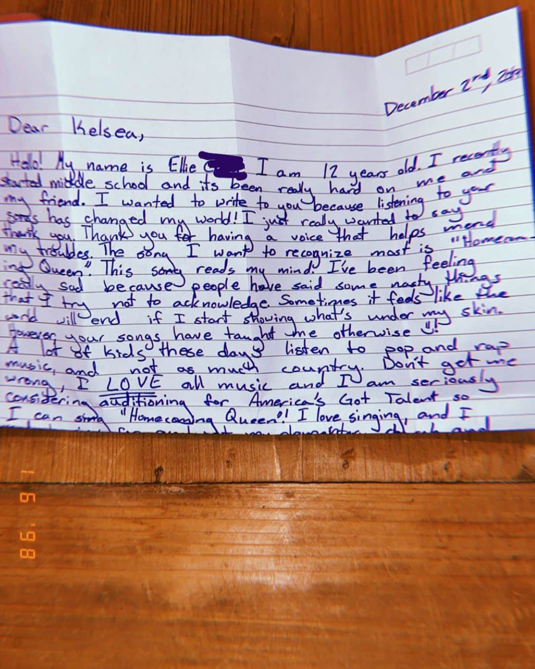 Kelsea Balleriniさんのインスタグラム写真 - (Kelsea BalleriniInstagram)「Hey Ellie from Colorado. I couldn’t find your address to write you back, so I thought I’d respond on here.  Middle school was really hard for me too. It’s a time when everyone is starting to discover who they are, it’s awkward and emotional, and unfortunately the way some people feel like they have it together is by tearing other people apart. Try your best to breathe through it and let it roll off of you, and please please remember that it’s not your weight to carry. It will make you stronger and full of grace. I also promise that middle school will be over before you know it. Hang in there, my little homecoming queen. Sending you so much love and light. PS- go try out!!! You have my vote. 💗👑」1月7日 10時51分 - kelseaballerini