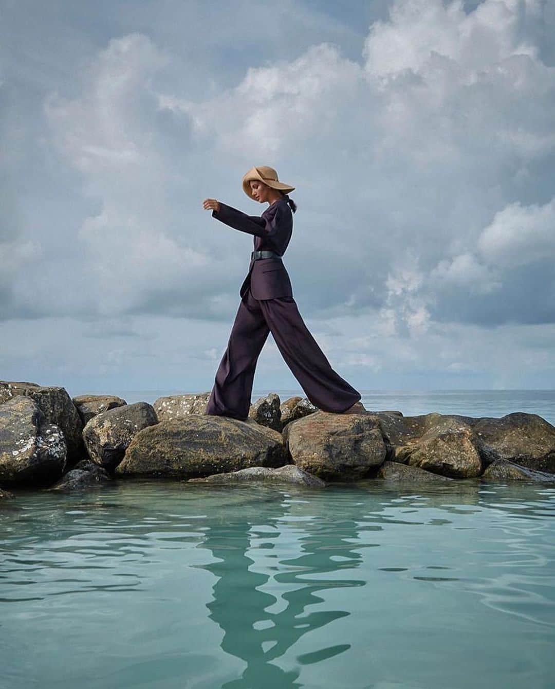 ヴァレリー・カウフマンのインスタグラム：「By the ocean 🌊」
