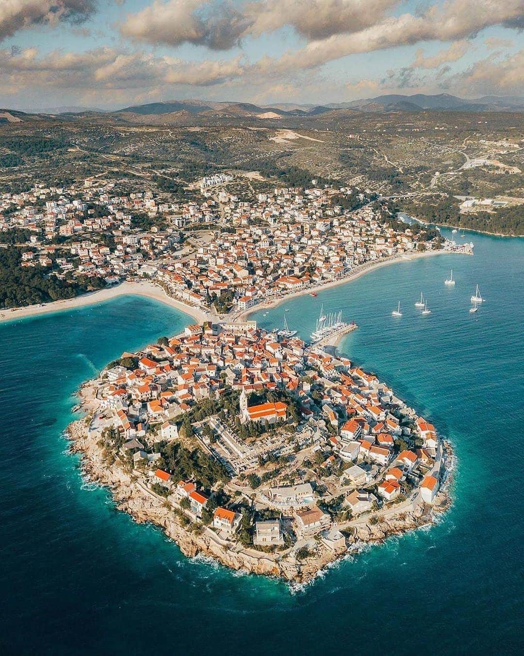 Earth Picsさんのインスタグラム写真 - (Earth PicsInstagram)「A perfect arial shot of Croatia 🇭🇷. By 📷: @wonguy974」1月7日 10時59分 - earthpix