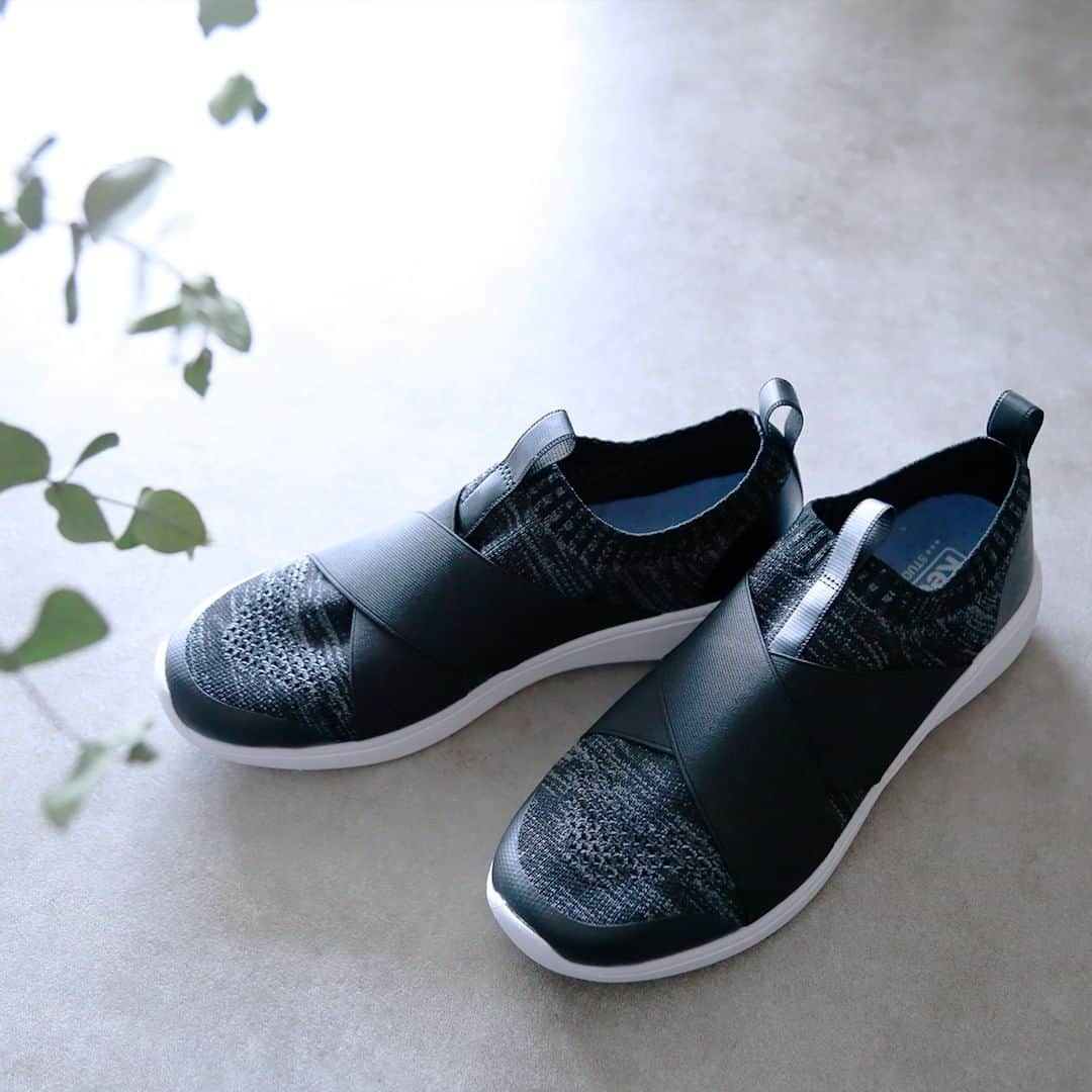 Keds Japanさんのインスタグラム写真 - (Keds JapanInstagram)「STUDIO JUMPER MESH Black / ¥5,500+tax⁠  #Keds #ladiesfirst #kedsstyle #sneakers #sneakerholics #kickstagram #sneakerlover #sneakergirl #casualoutfits #womanstyle #womanfashion #ootd #outfit #casualstyle #sporty #sportystyle  #blacksneaker #ケッズ #スニーカー #黒スニーカー #カジュアルコーデ #カジュアルファッション #スニーカーコーデ #スポーツシューズ #👟#🏃‍♀️#🏋️‍♂️」1月7日 11時00分 - keds_japan