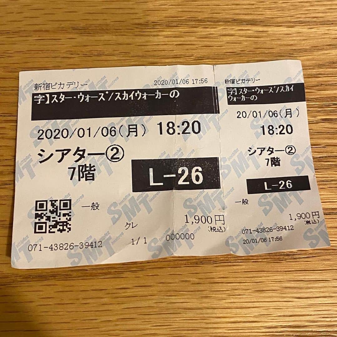 のインスタグラム：「‪小学生の時に見たスターウォーズシリーズが昨日で完結‬！43年に渡って観れる映画もそうそうない！面白かった！ #スターウォーズ #スカイウォーカーの夜明け」