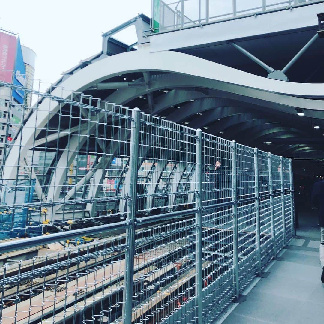 YUUKIさんのインスタグラム写真 - (YUUKIInstagram)「NEW☆ 銀座線渋谷駅  どんどん変わっていくことに そろそろ慣れていかないと…🤣と。  #tokyo #ginzaline #new #photooftheday #photography #instagood #新しい駅 #銀座線 #東京 #変化 #上京して直ぐを思い出す #迷子感」1月7日 11時39分 - yuuki_._official