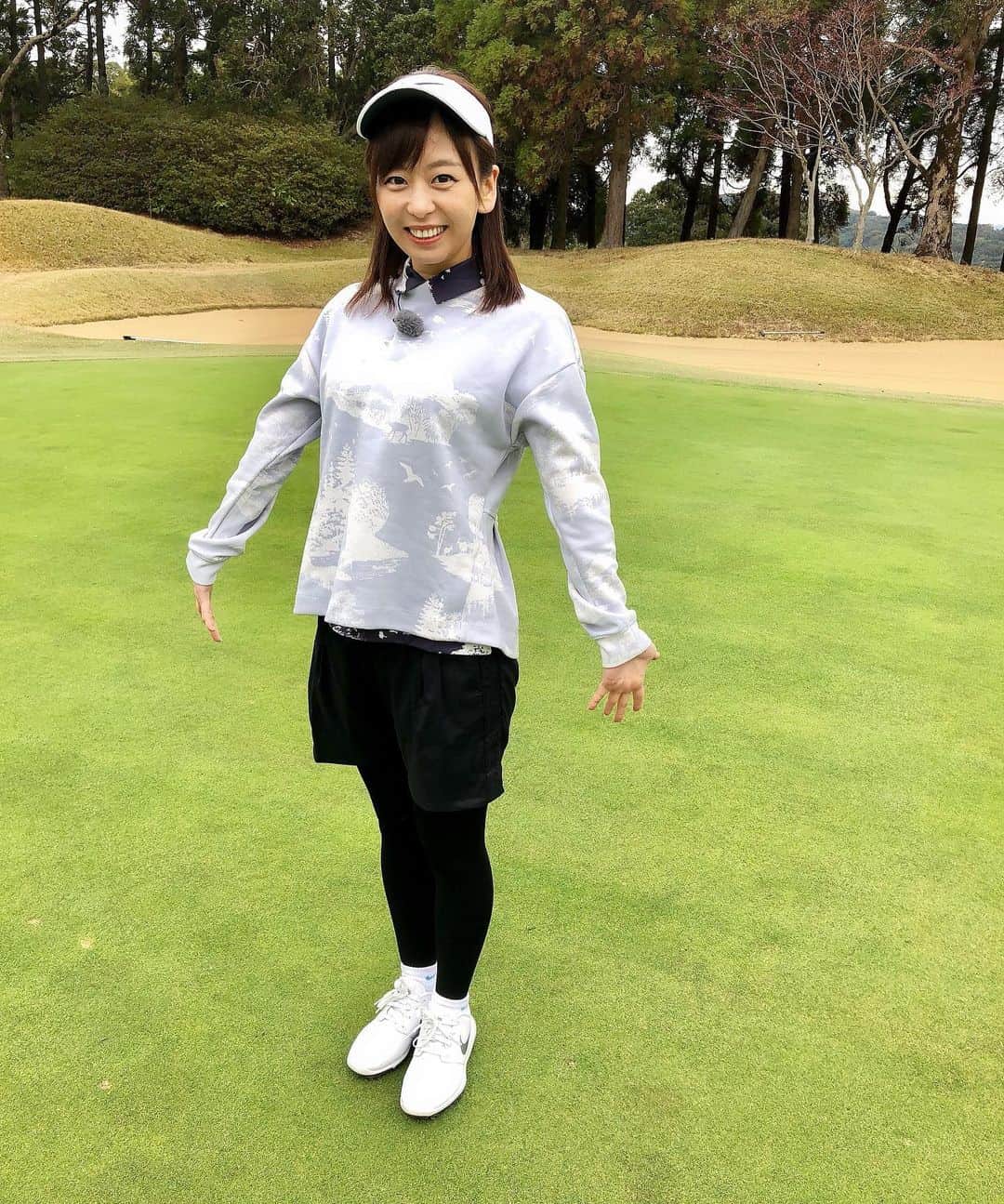 のインスタグラム：「【#ゴルフ番組 #衣装 】 ・ ・ #golfnetwork をご覧の皆さん、お待たせしました🙋‍♀️ ・ 今夜10時〜らくごる初回放送です✨ ・ ・ ルミプロと森末さんにコスプレをして頂き、モコモコウェアでの打ち方を教えて頂きました☺️ ・ ・ それにしてもこのウェア可愛いですよね♩ ・ ・ 後ろがふわっとしているので動きやすいです✨普段使いも出来そう☺️ ・ ・ シューズの履き心地、フィット感最高です👟 ・ ・ ぜひご覧ください🏌️‍♂️‍♀️ ・ ・ #ゴルフ #ゴルフ女子 #ゴルフウェア #ゴルフ女子 #ゴルフ好き #ナイキ #パサージュ琴海 #golf #golfwear #golffashion #golfstagram #announcer  @golfnetwork」