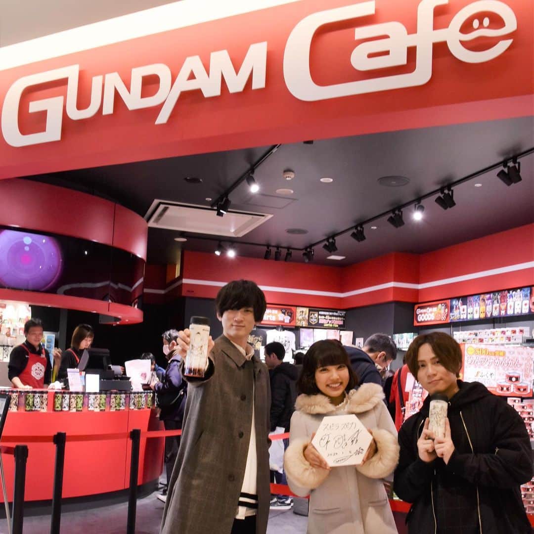 キャナルシティ博多さんのインスタグラム写真 - (キャナルシティ博多Instagram)「「ガンダムビルドダイバーズRe:RISE」のオープニングテーマ「リライズ」でおなじみ！ スピラ・スピカの皆さんが、THE GUNDAM BASE TOKYOに引き続き昨年11/30(土)にオープンしたTHE GUNDAM BASE FUKUOKAとGUNDAM Caféに遊びに来てくれました♪^^ スピラ・スピカの皆さん、ありがとうございました！！ #スピラスピカ #スピスピ #キャナル #キャナルシティキャナルシティ博多 #博多 #福岡 #fukuoka #ガンダム #ガンダムベース福岡 #ガンダムカフェ #gundam #gundambasefukuoka #GUNDAMCafe #ガンプラ #gundambuilder」1月7日 12時00分 - canal_city