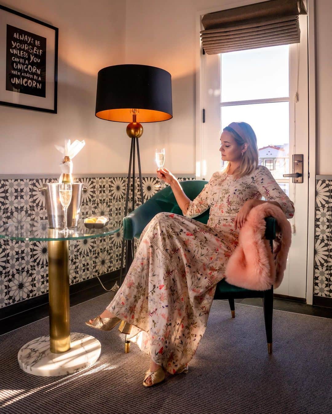 リズ・チェルカソワのインスタグラム：「I’m starting the first week of this new decade with gratitude. Here’s to my first day of grad school and the first day of my birthday week (don’t judge me). Also a big thank you to @hotelcalifornian for hosting me for their big NYE bash. It was a beautiful night spent in an equally beautiful setting.」