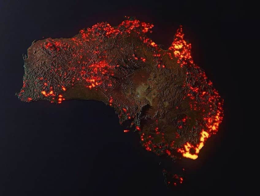 大瀧彩乃さんのインスタグラム写真 - (大瀧彩乃Instagram)「・ 自然豊かなオーストラリアで森林火災が起こっています。 旱魃による自然発火で、風も強い日が多く広がっていました。 いつも見かけていた野生のワラビーやコアラも全く見かける事がなく… ナショナルパークも閉鎖。 火災に遭遇はしなかったものの、灰が飛んでいて私も体調を崩しました。 近くに行く方はマスクを持っていくことをお勧めします。  そして1日も早く火災がおさまりますように。 心から願っています。  今回も素晴らしい景色と出会えて嬉しかったです🌎  #オーストラリア #5枚目のお写真は　@earth  さんのをお借りしています。 #雨が沢山降りますように☔️」1月7日 12時09分 - _ayanootaki_
